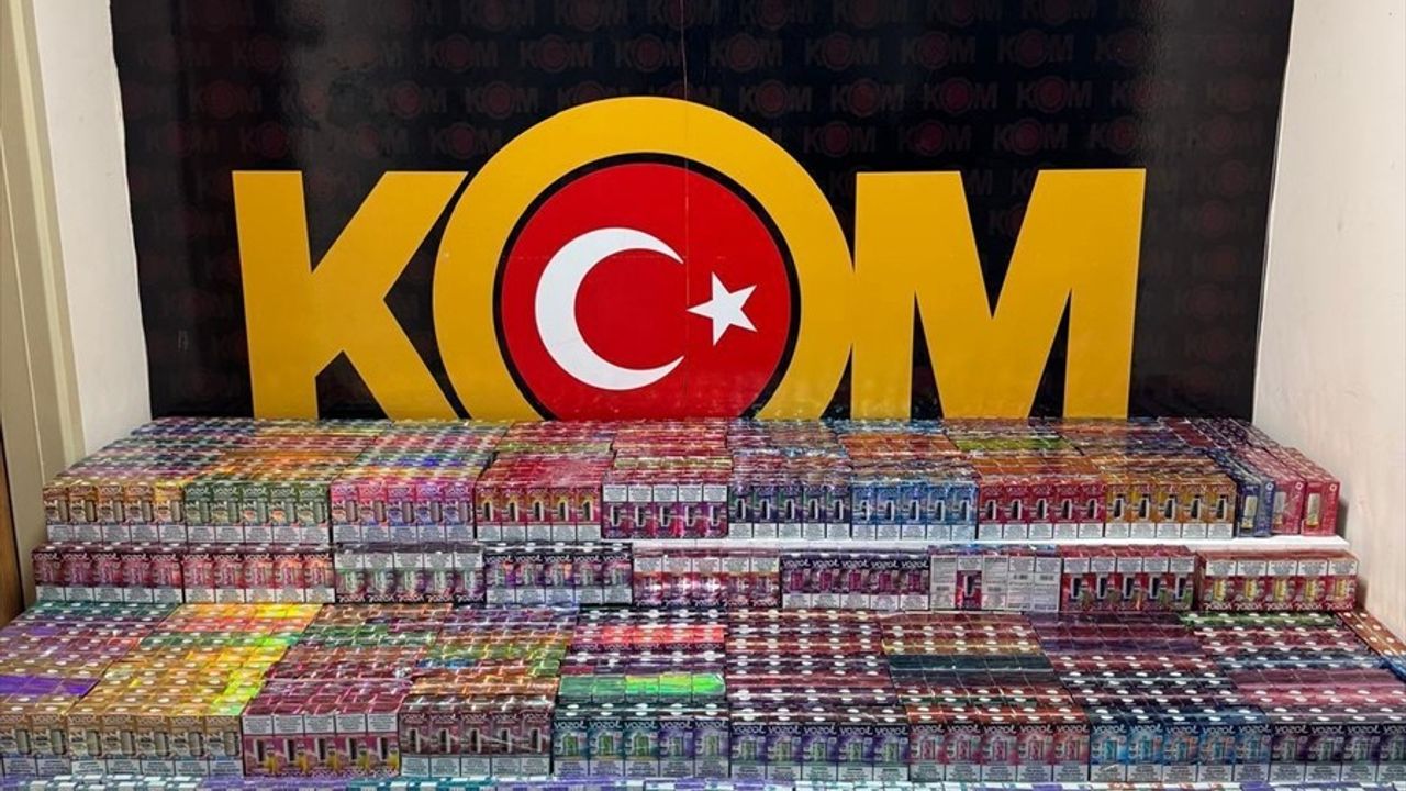 Adana'da Saman Yüklü Tırda Gizli Elektronik Sigara Operasyonu