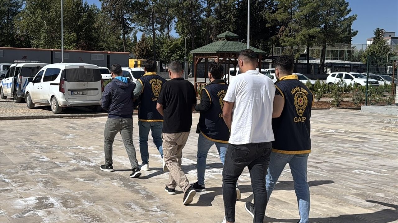 Adıyaman'da Adliye Önünde Silahlı Üç Kişi Yakalandı