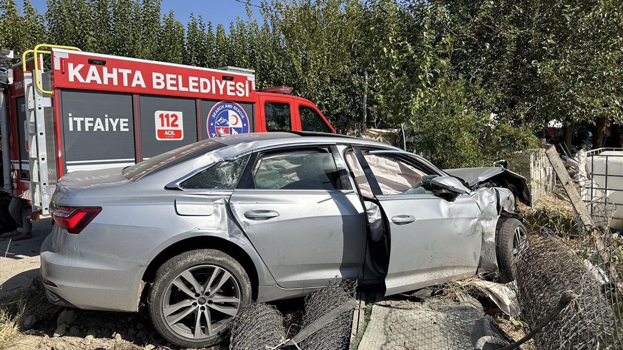 Adıyaman'da Ambulans ve Otomobil Çarpıştı: 8 Yaralı