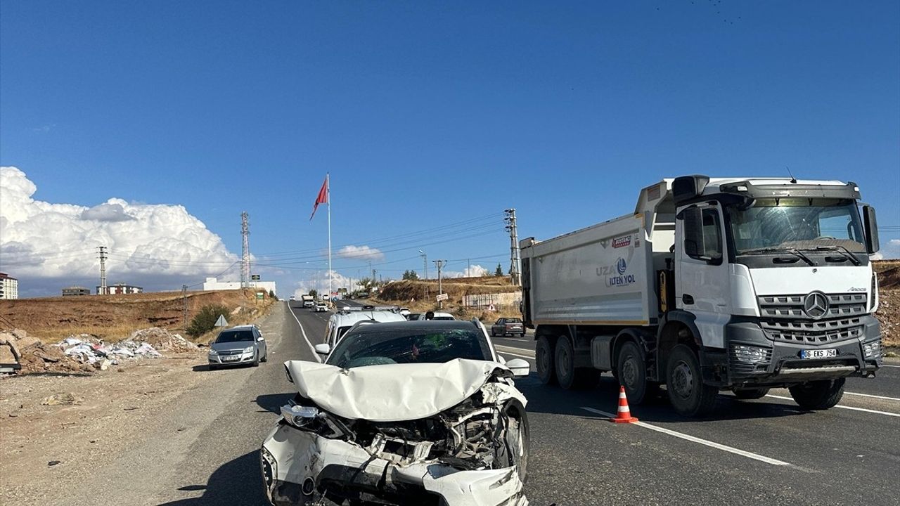 Adıyaman'daki İki Ayrı Trafik Kazasında 7 Yaralı
