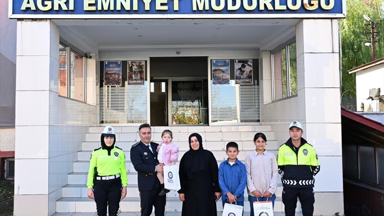 Ağrı'da Bayrak ve Atatürk Sevgisiyle Dolu Bir An