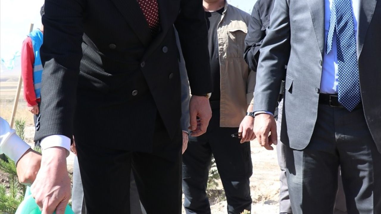 Ağrı'da Yükümlüler İçin Fidan Dikim Etkinliği Düzenlendi
