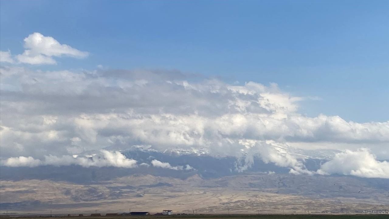 Ağrı Dağı Karla Kaplandı