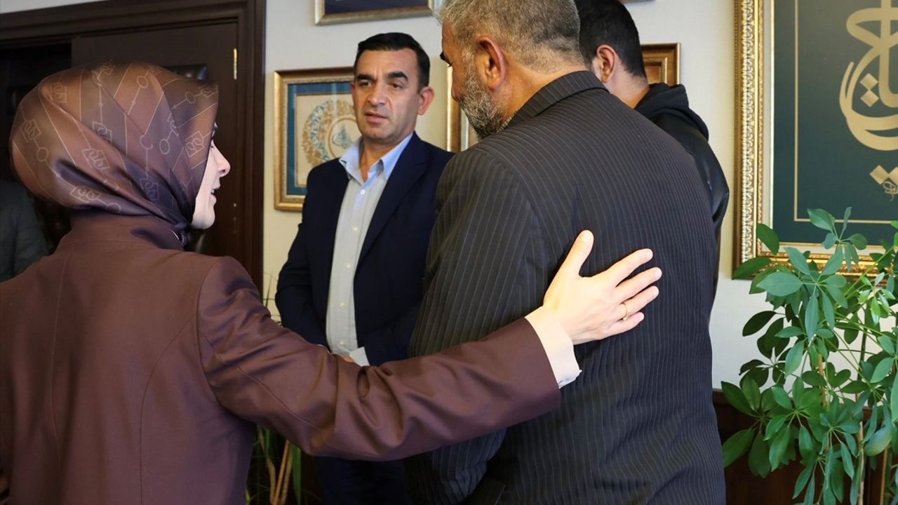 Aile ve Sosyal Hizmetler Bakanı Göktaş, Rojin Kabaiş'in Ailesini Ziyaret Etti