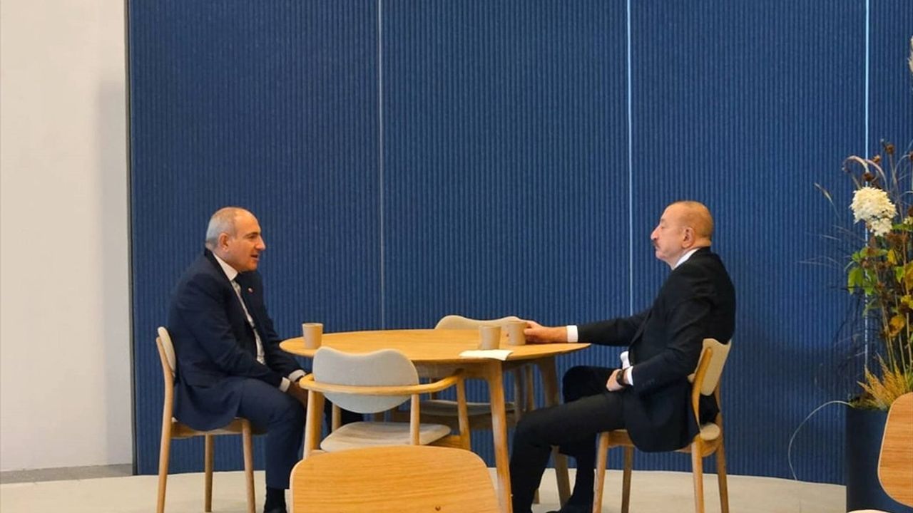 Aliyev ve Paşinyan Danimarka'da Bir Araya Geldi