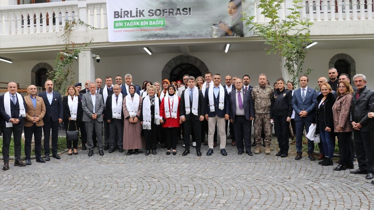 Amasya'da Filistin'e Destek İçin 'Bir Tabak, Bir Bağış' Etkinliği Düzenlendi