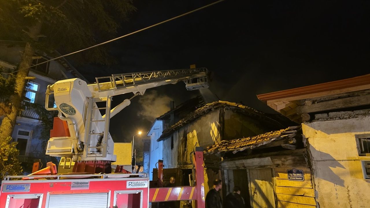Amasya'da Yangın: İki Ev Zarar Gördü