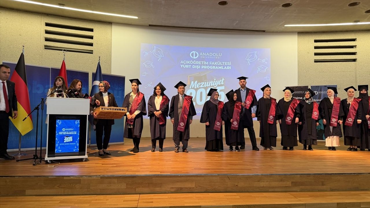 Anadolu Üniversitesi Mezuniyet Töreni Köln'de Gerçekleşti