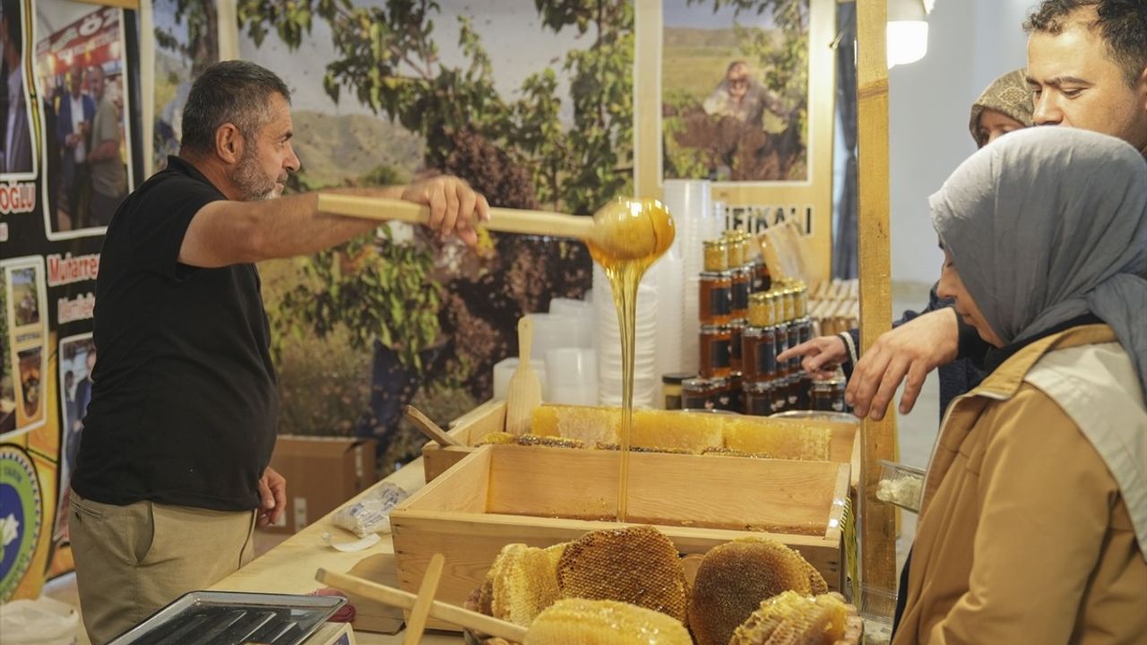 Ankara'da Erzurum Cağ Kebabı ve Çeçil Peyniri Festivali Başladı