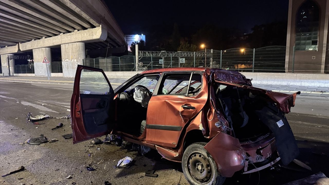 Ankara'da Köprüden Düşen Otomobilin Sürücüsü Ağır Yaralandı