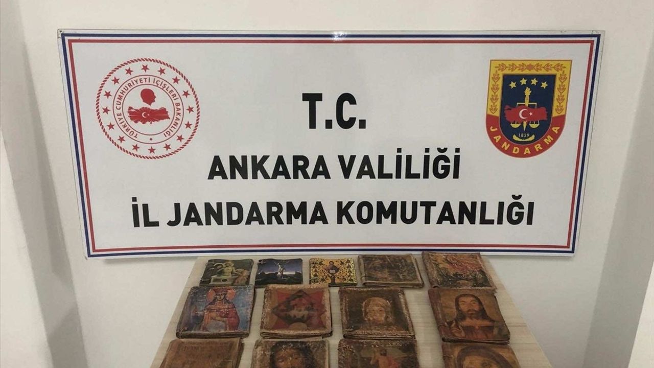 Ankara'da Tarihi Eser Kaçakçılığı: 13 El Yazması Kitap Ele Geçirildi