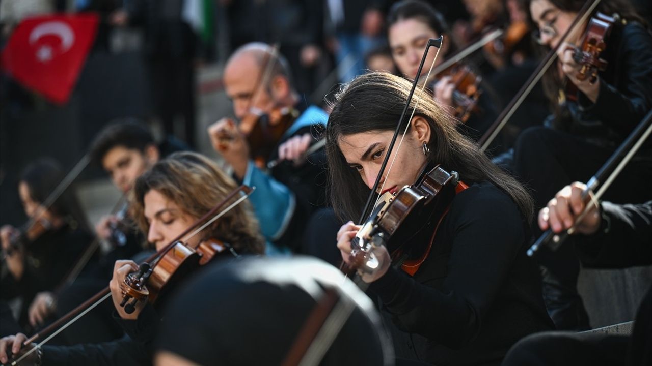 Ankara Müzik ve Güzel Sanatlar Üniversitesi'nde İlk ders Gazze Temasıyla Başladı
