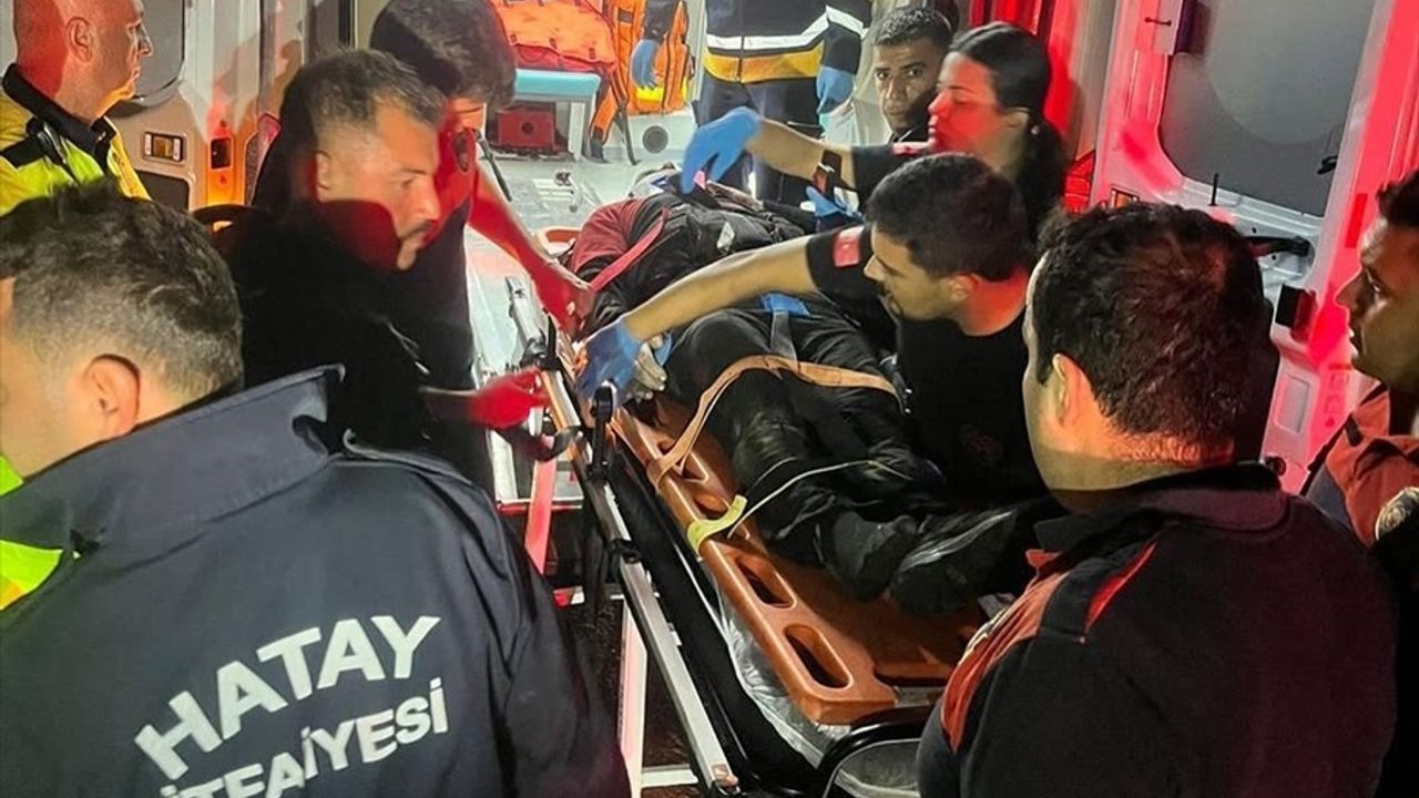 Antakya'da Asi Nehri'ne Devrilen Motosikletten Yaralı Kurtuluş