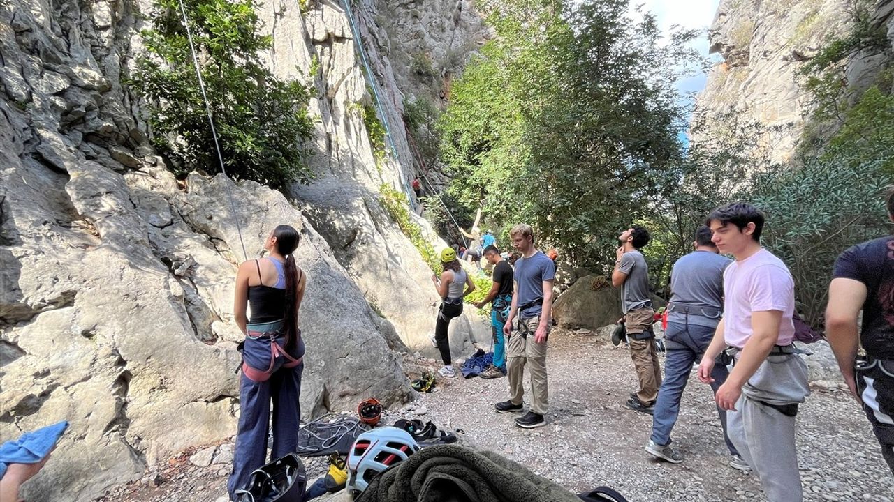 Antalya'da 24. Ulusal ve Uluslararası Kaya Tırmanışı Şenliği Başladı