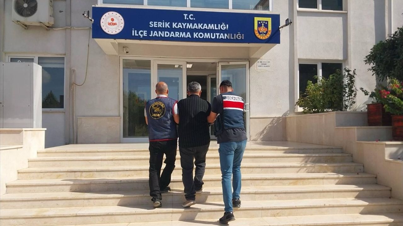 Antalya'da 48 Yıl Hapis Cezası Bulunan Firari Hükümlü Yakalandı