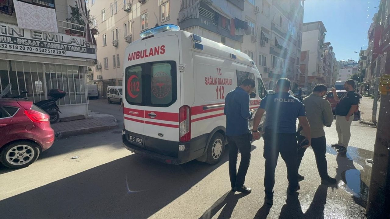 Antalya'da Bıçaklı Kavga: 1 Yaralı