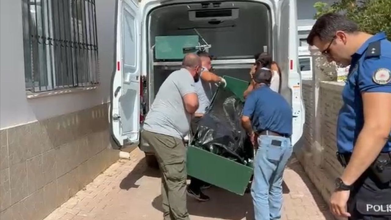 Antalya'da Esrarengiz Ölüm: Cezaevinden Çıkan Kadın Arkadaşının Evinde Bulundu