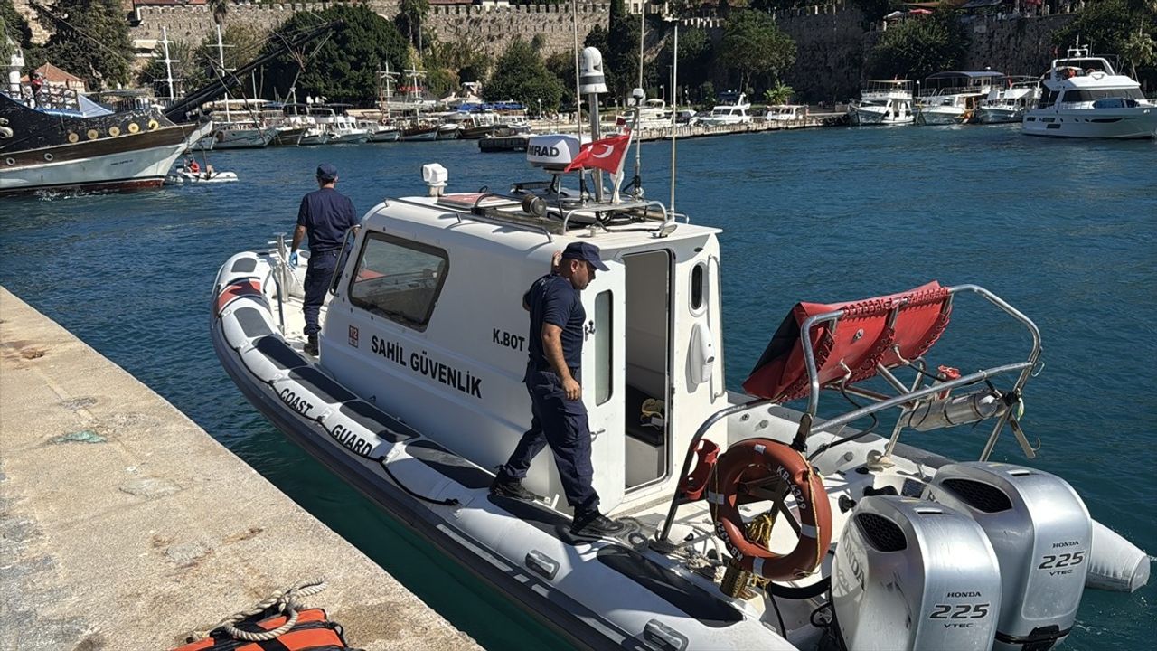 Antalya'da Falezlerden Denize Düşen Kadın Hayatını Kaybetti