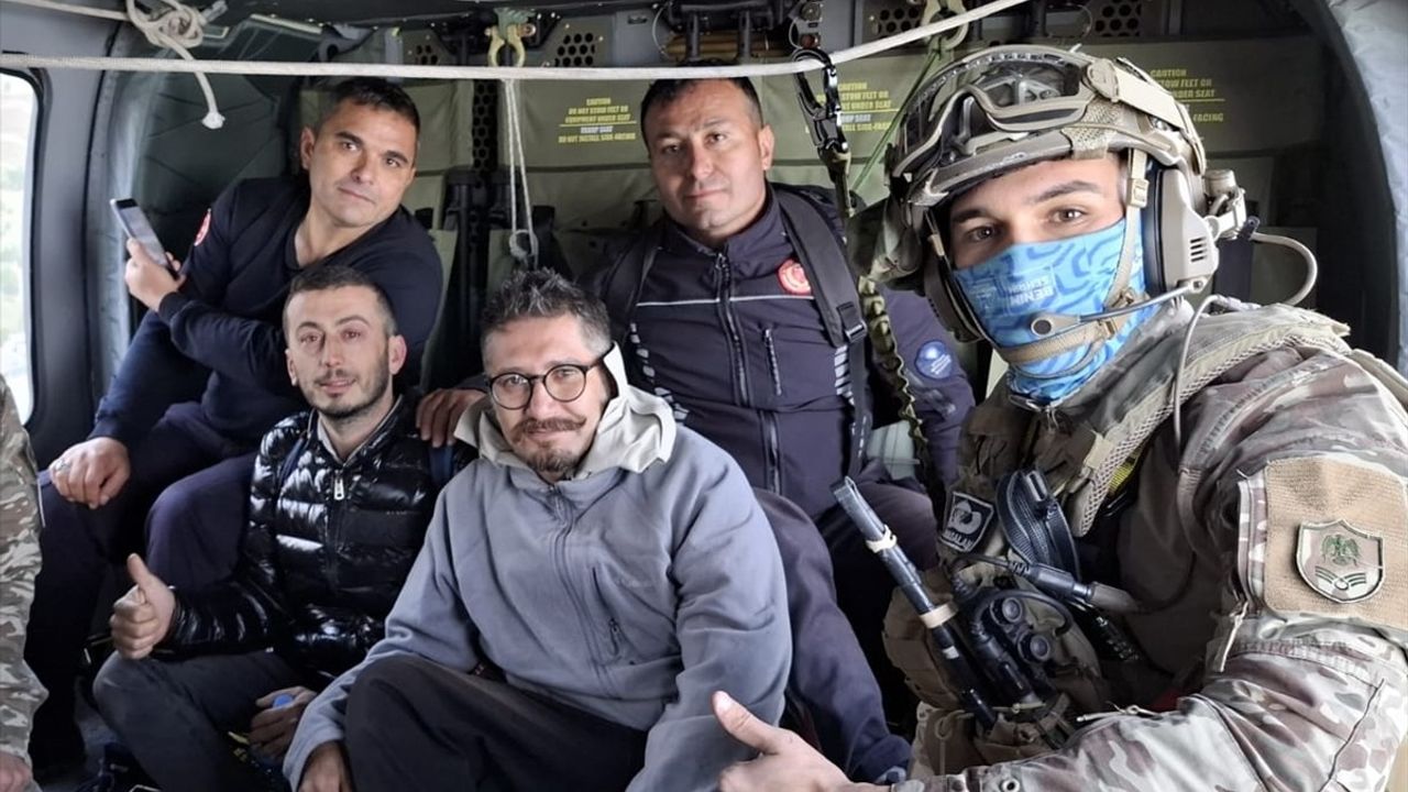 Antalya'da Jeoloji Mühendisleri Dağda Mahsur Kaldı