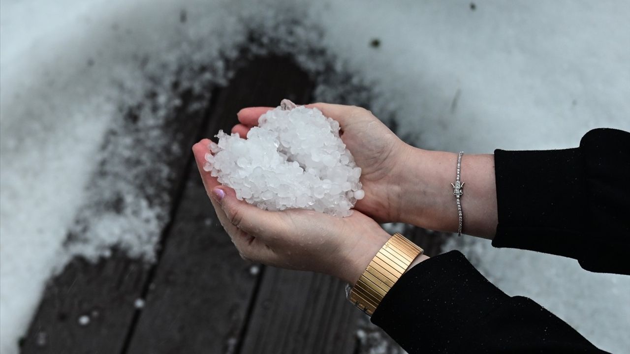 Antalya'da Sağanak ve Dolu Felaketi: Hayat Durma Noktasına Geldi