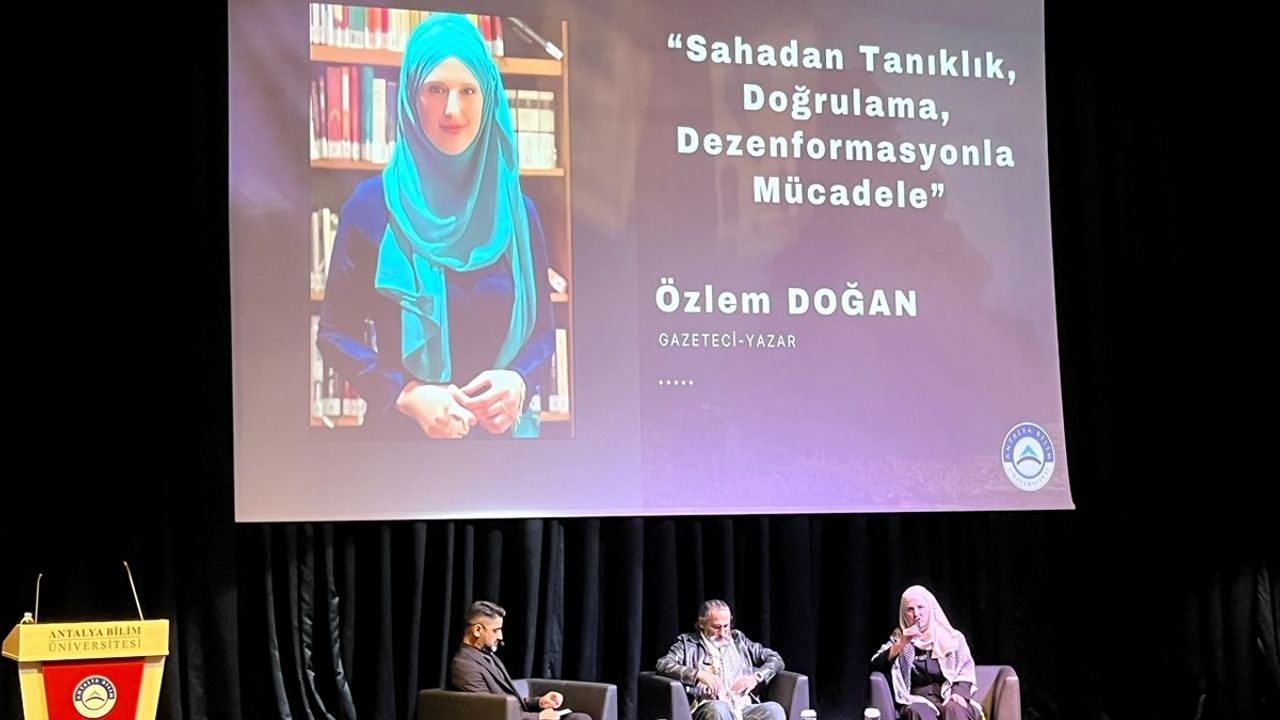 Antalya'da Sessizliğin Bedeli Gazze Söyleşisi Yapıldı