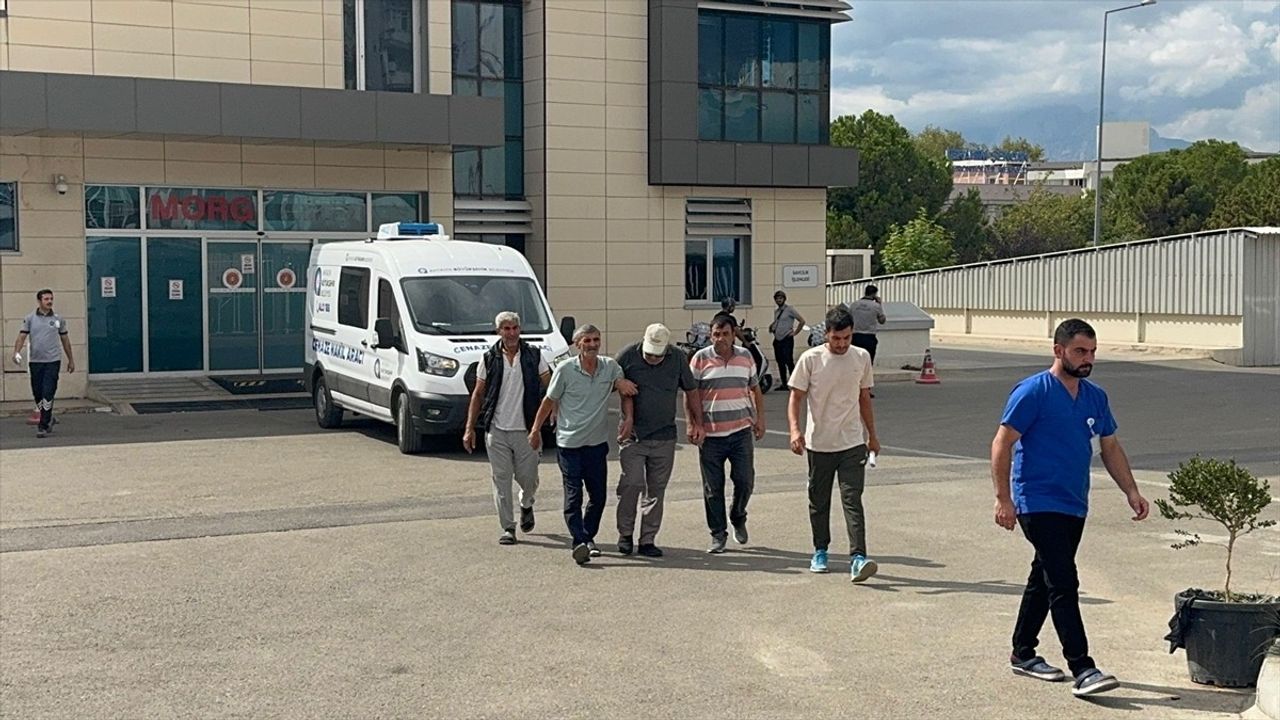 Antalya'da Trafik Kazası: 1 Ölü, 3 Yaralı
