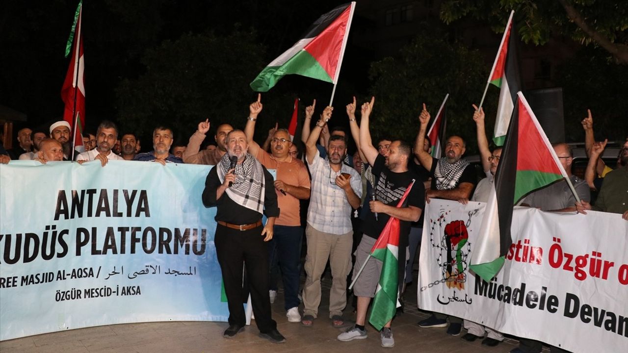 Antalya ve Burdur'da Küresel Sumud Filosu'na Destek Gösterileri