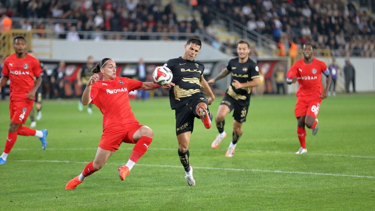Arca Çorum FK, Manisa FK'yi 3-1 Mağlup Etti