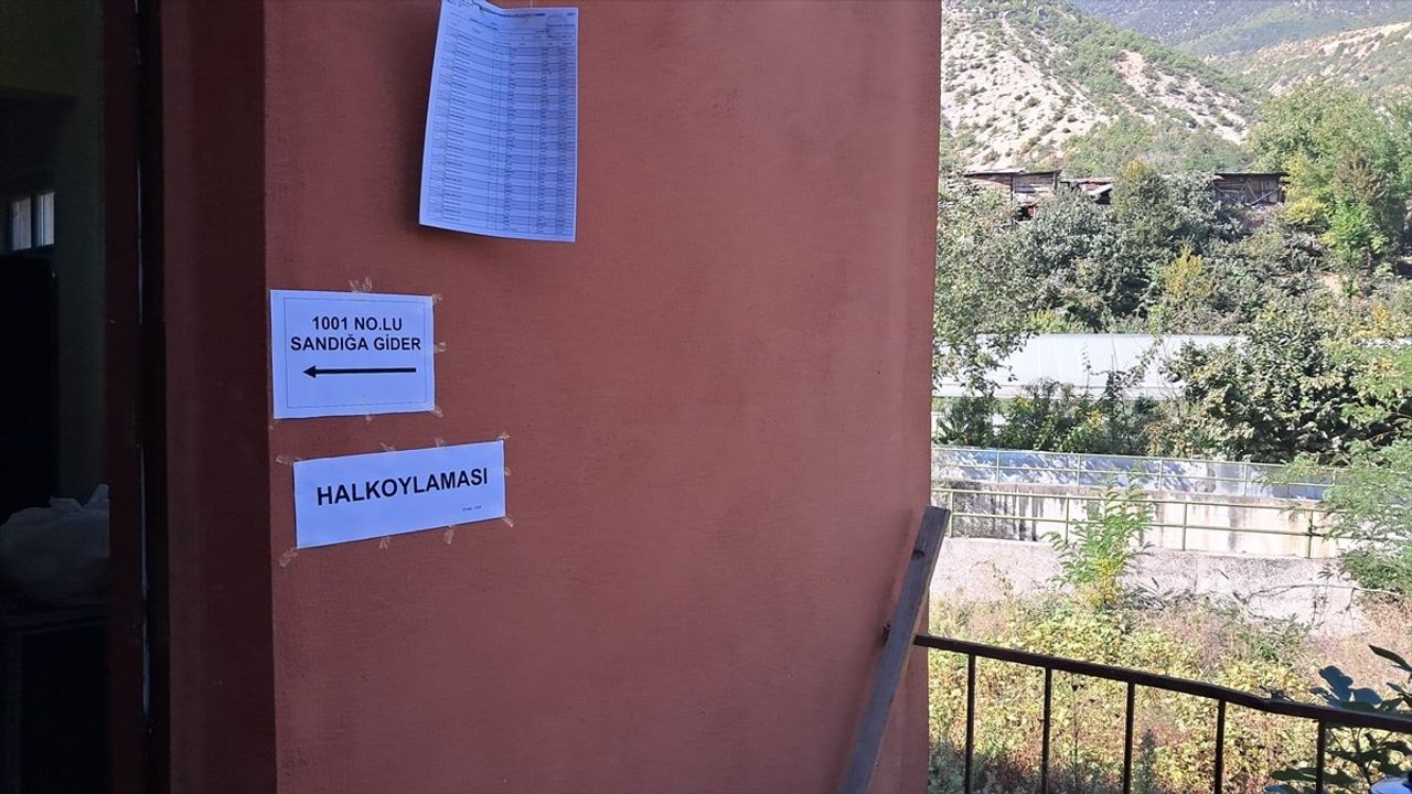 Artvin'de Ekşinar Köyü, Referandumla Köy Statüsünü Korudu