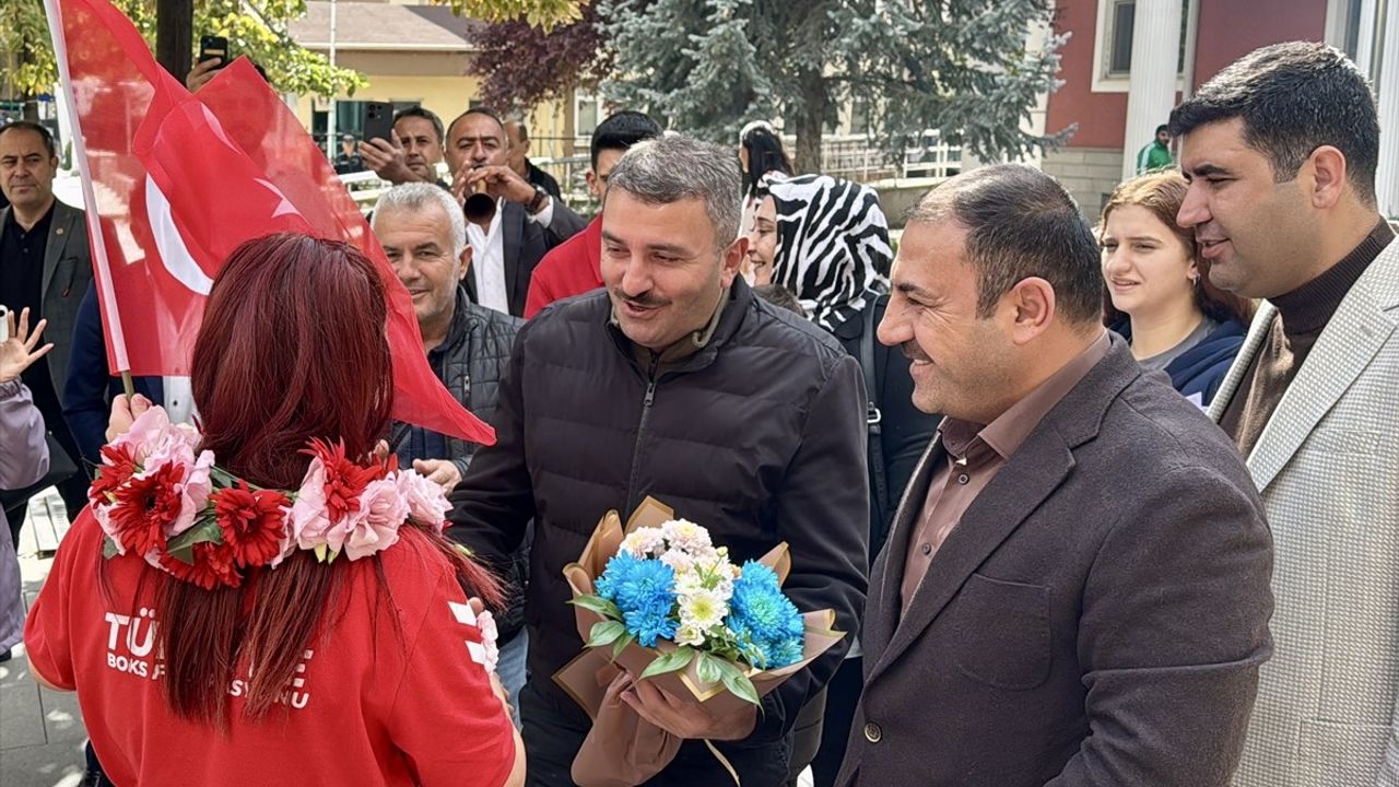 Avrupa Şampiyonu Boksör Yılmaz, Kırşehir'de Gururla Karşılandı