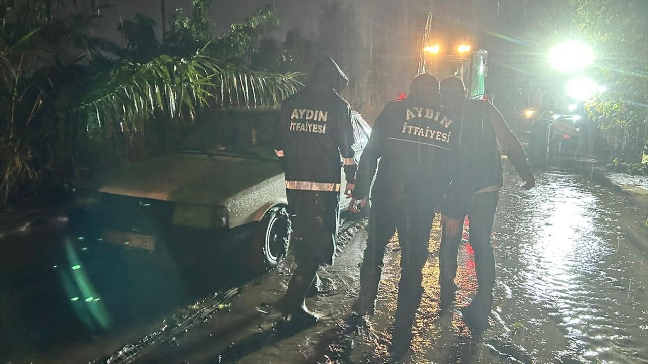 Aydın'da Sağanak Yağış Trafiği Olumsuz Etkiledi