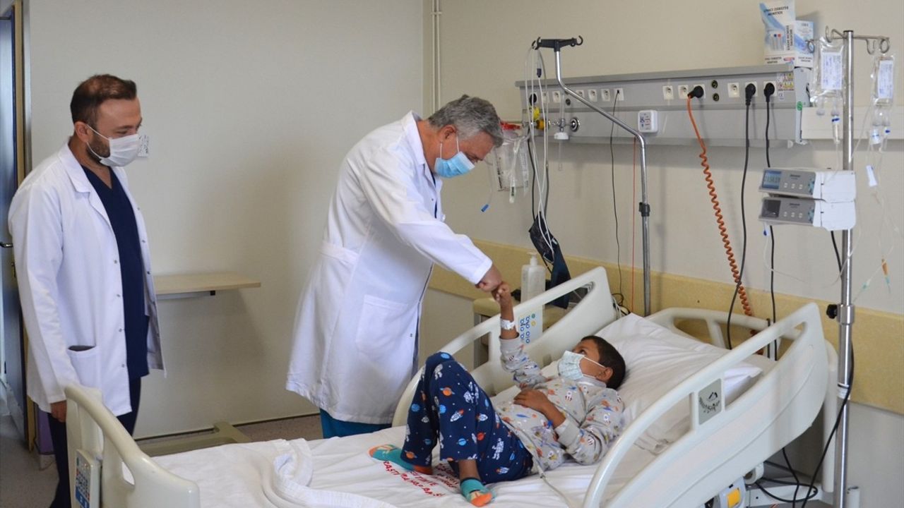 Babasının Böbreği 13 Yaşındaki Oğluna Hayat Verdi