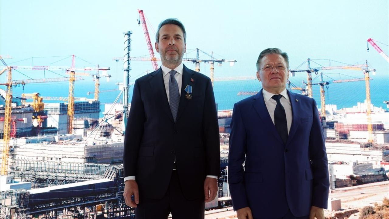 Bakan Bayraktar'a Rusya'dan Nükleer İşbirliği Nişanı
