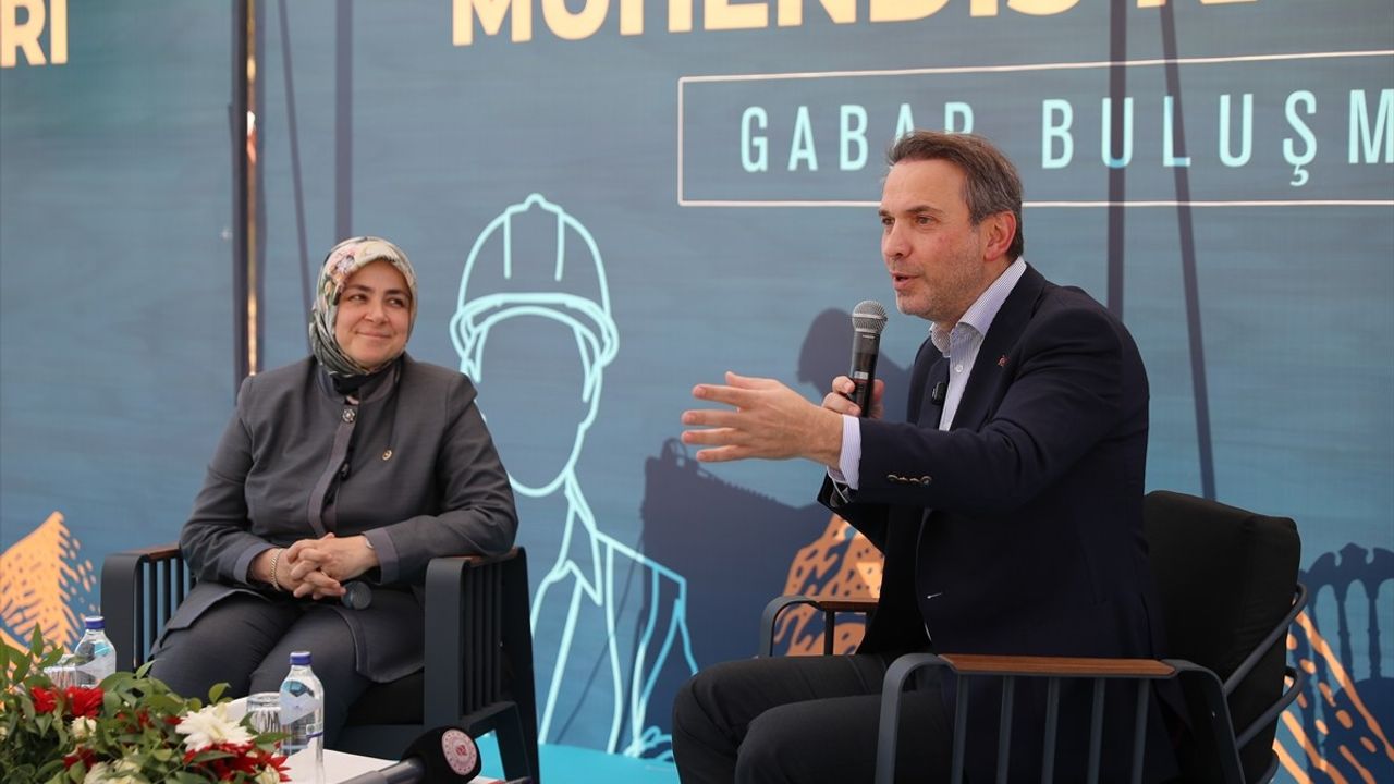 Bakan Bayraktar, Gabar'da Kadın Mühendislerle Buluştu