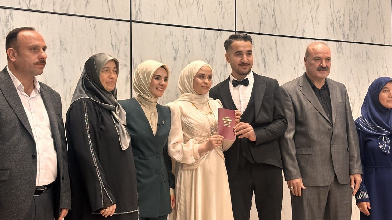 Bakan Göktaş'ın Evlilik Kredisi Destekli Nikah Şahitliği