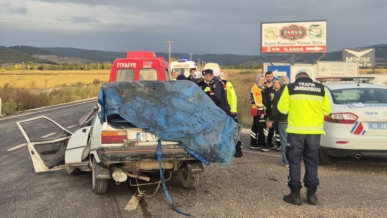 Balıkesir'de Feci Kaza: 2 Ölü, 8 Yaralı