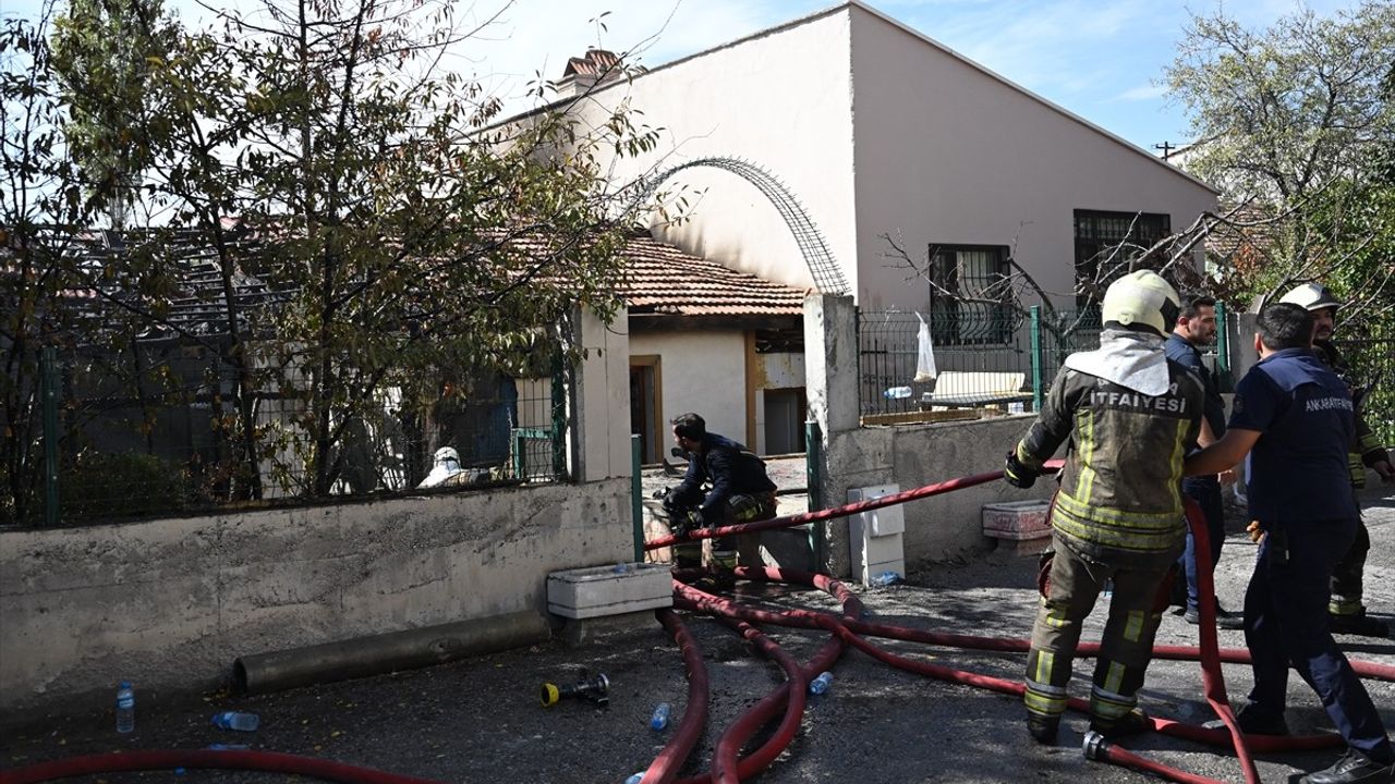 Başkentte Gecekondu Yangını: Kullanılamaz Hale Geldi