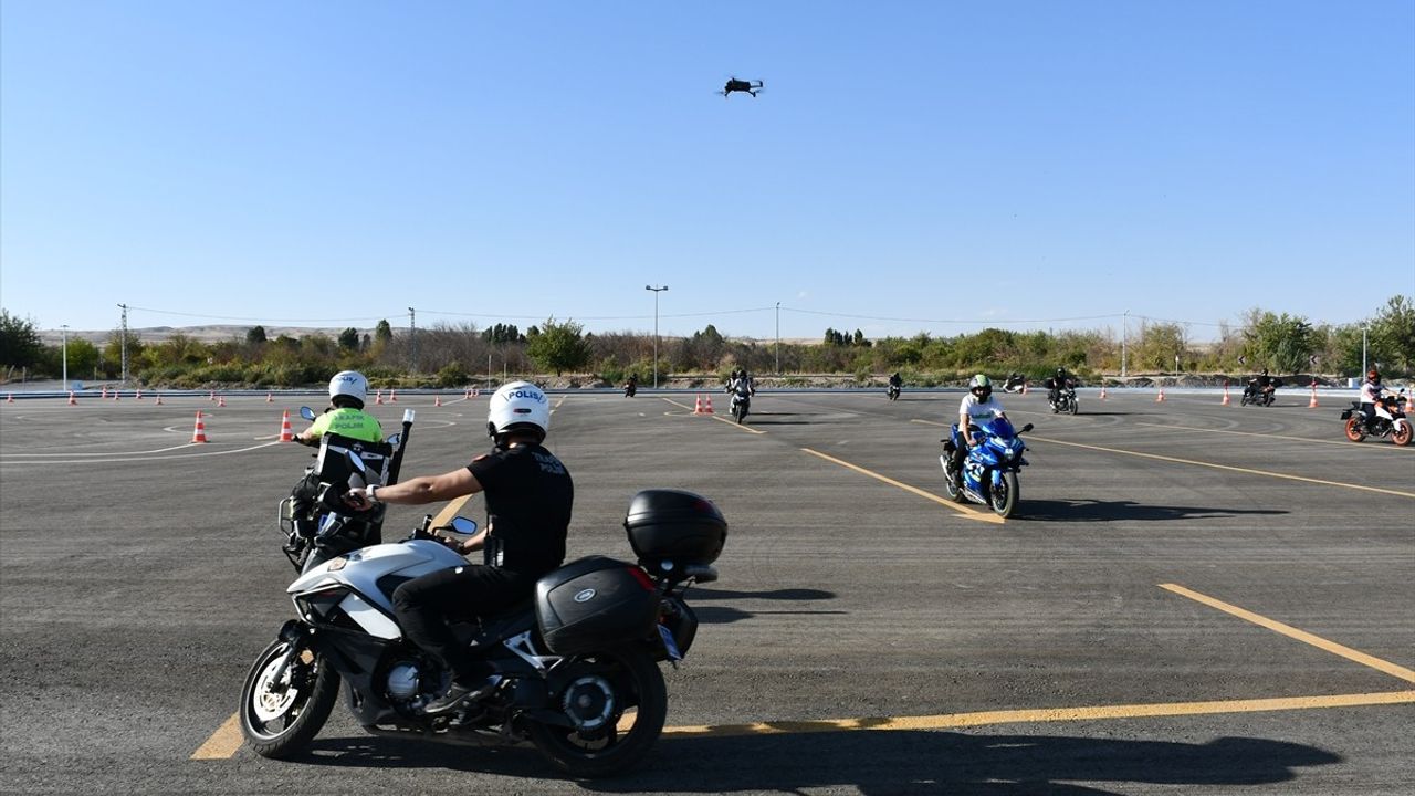 Batman'da Motosiklet Sürücüleri İçin Farkındalık Eğitimi