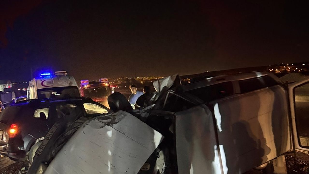 Batman'da Trafik Kazası: 1 Ölü, 9 Yaralı