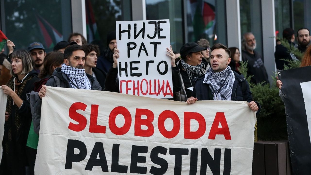 Belgrad'da Gazze Soykırımı Protestosu