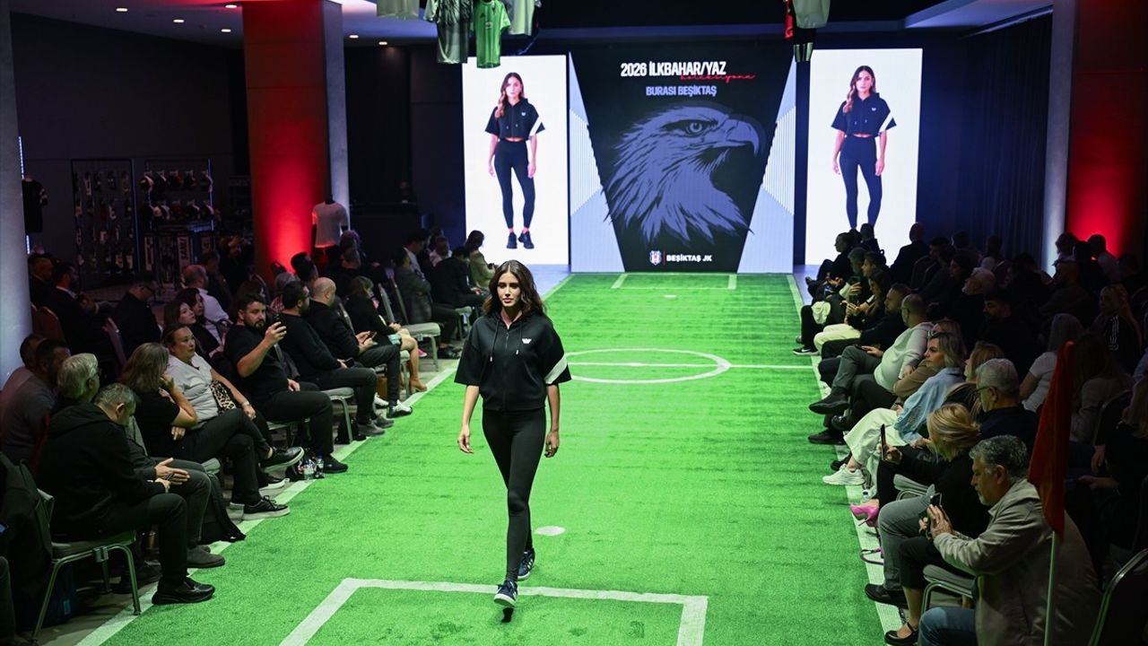 Beşiktaş'ın 2026 İlkbahar-Yaz Koleksiyonu Tanıtıldı