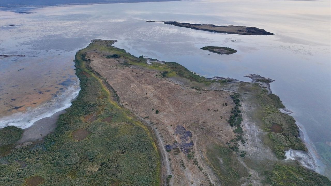 Beyşehir Gölü'nde Kuraklık Sebebiyle Kıstıfan Adası Karayla Bütünleşti