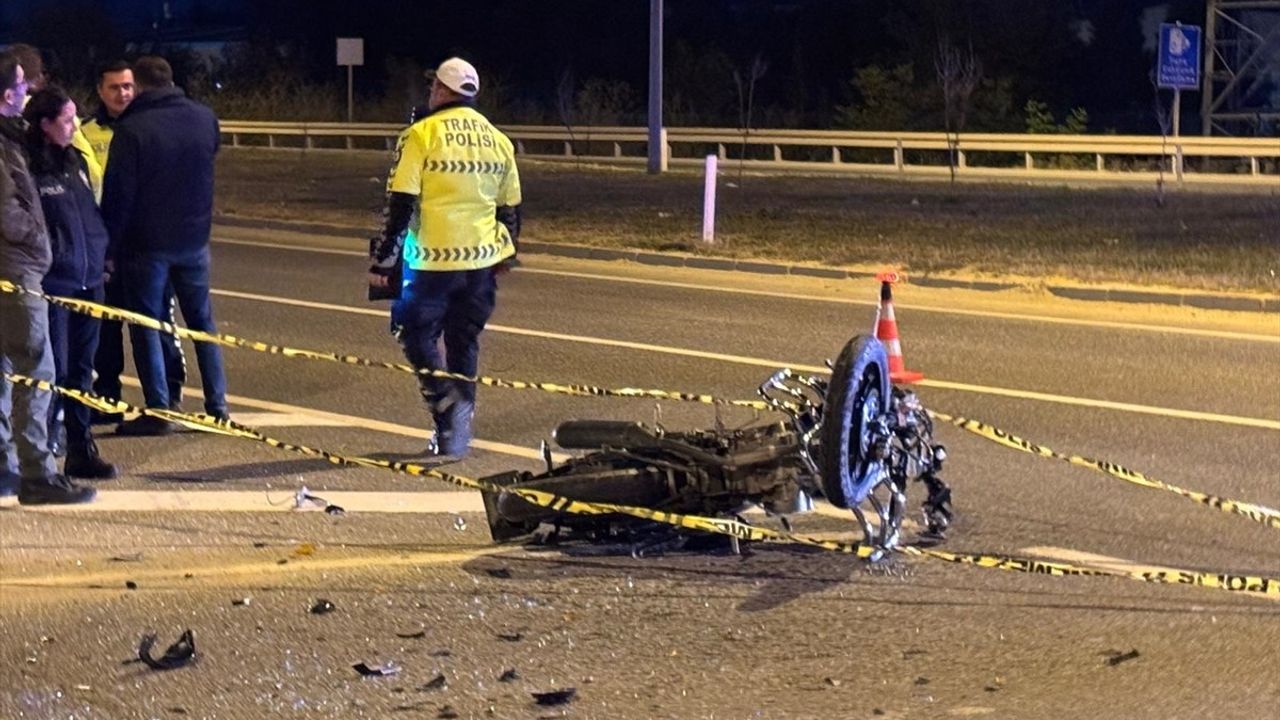 Bilecik'te Midibüs ile Motosiklet Çarpıştı: 1 Kişi Hayatını Kaybetti