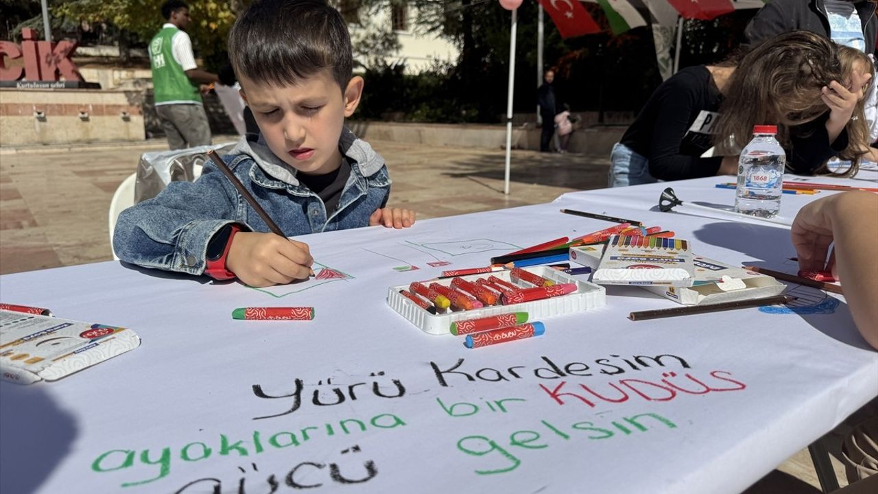Bilecik ve Kütahya'da Filistinli Çocuklar İçin Resim Etkinliği