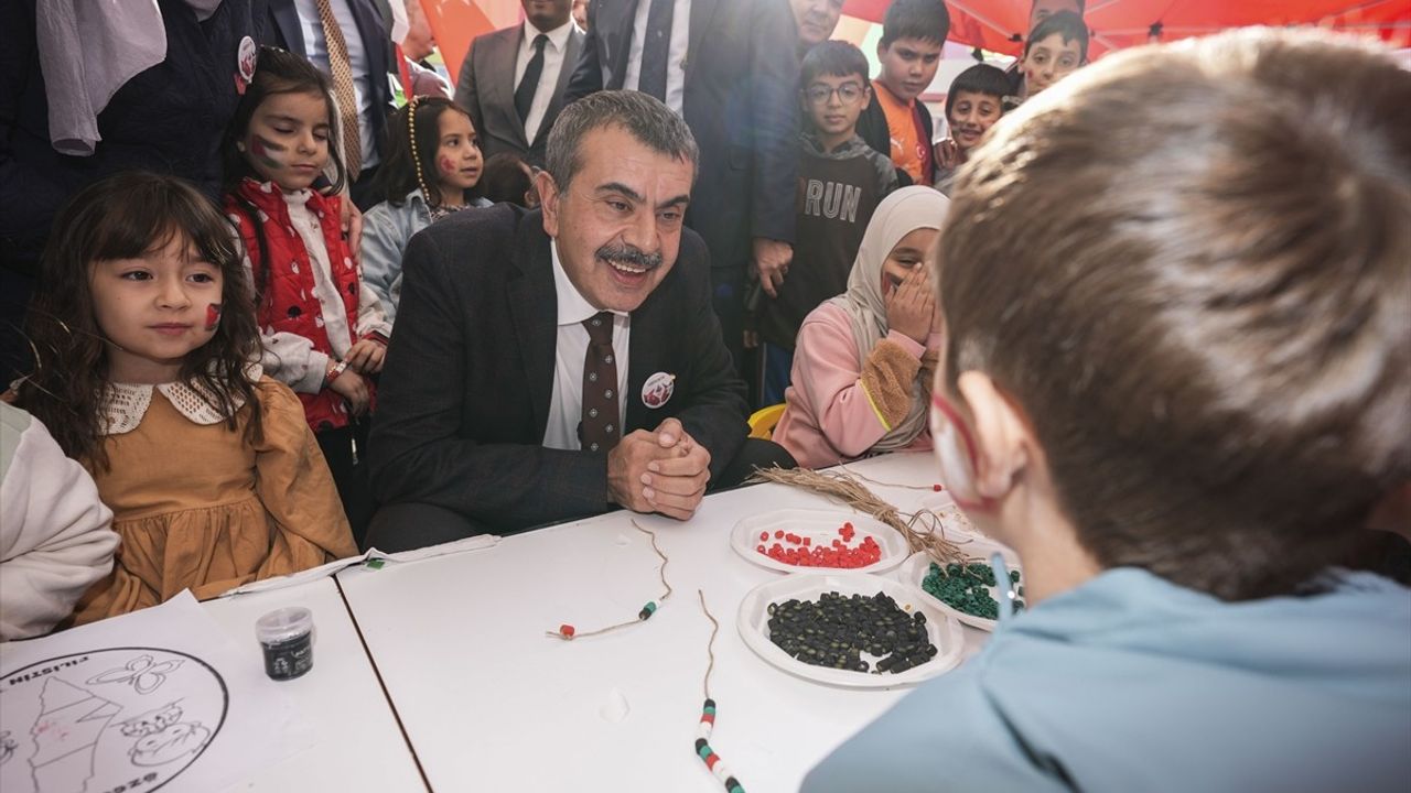 Bir Okul Bin Umut Gazze Kermesi ile Eğitimde Dayanışma