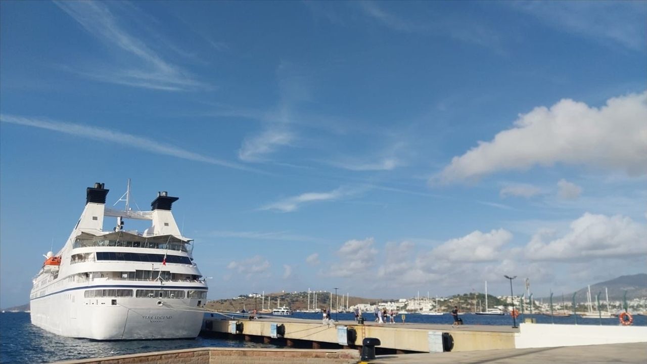 Bodrum'a Gelen 'Star Legend' Kruvaziyeri 271 Yolcu Getirdi