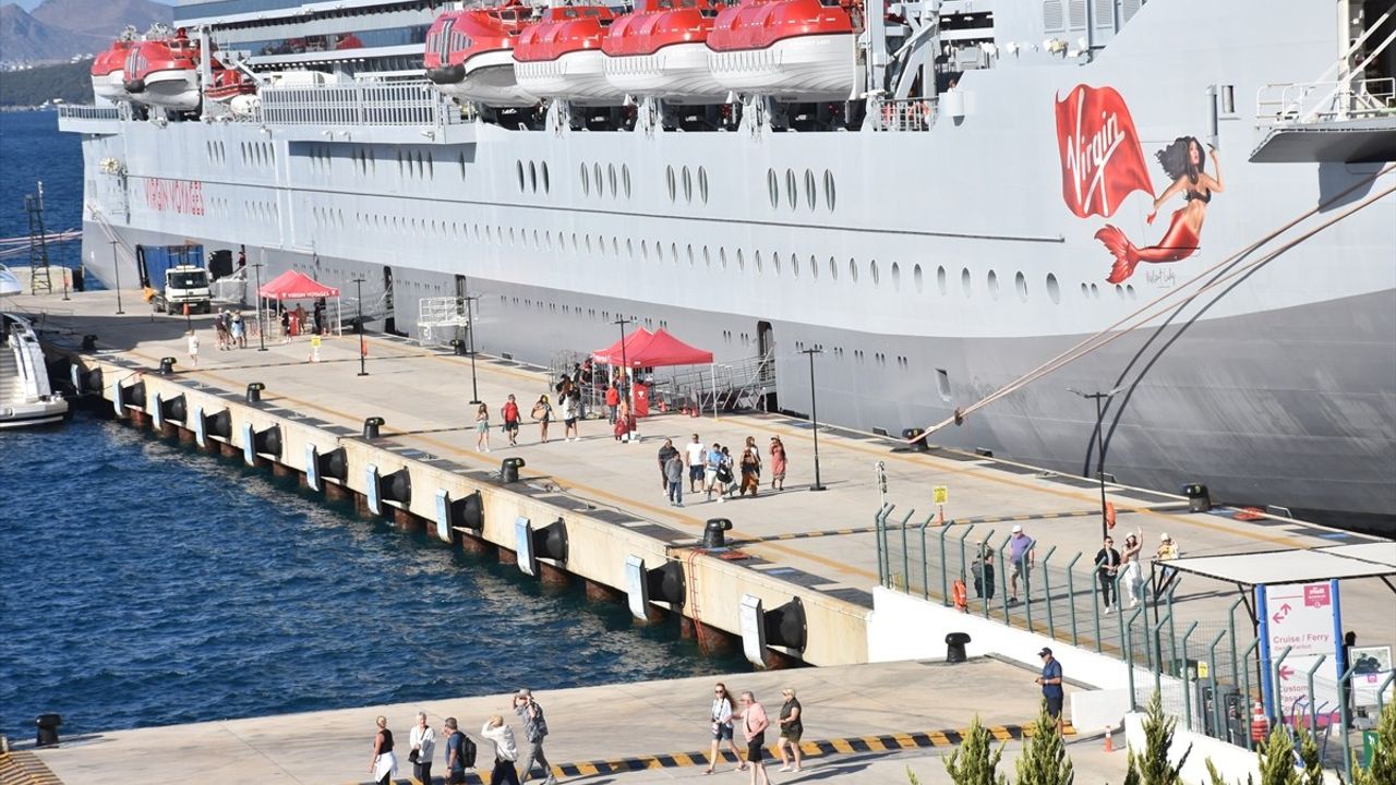 Bodrum'a 'Resilient Lady' Kruvaziyeri İle Gelen 2,612 Yolcu