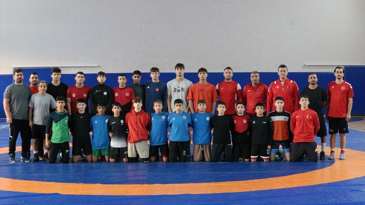 Bolu'da Genç Grekoromen Güreşçiler Balkan Şampiyonası'na Hazırlanıyor