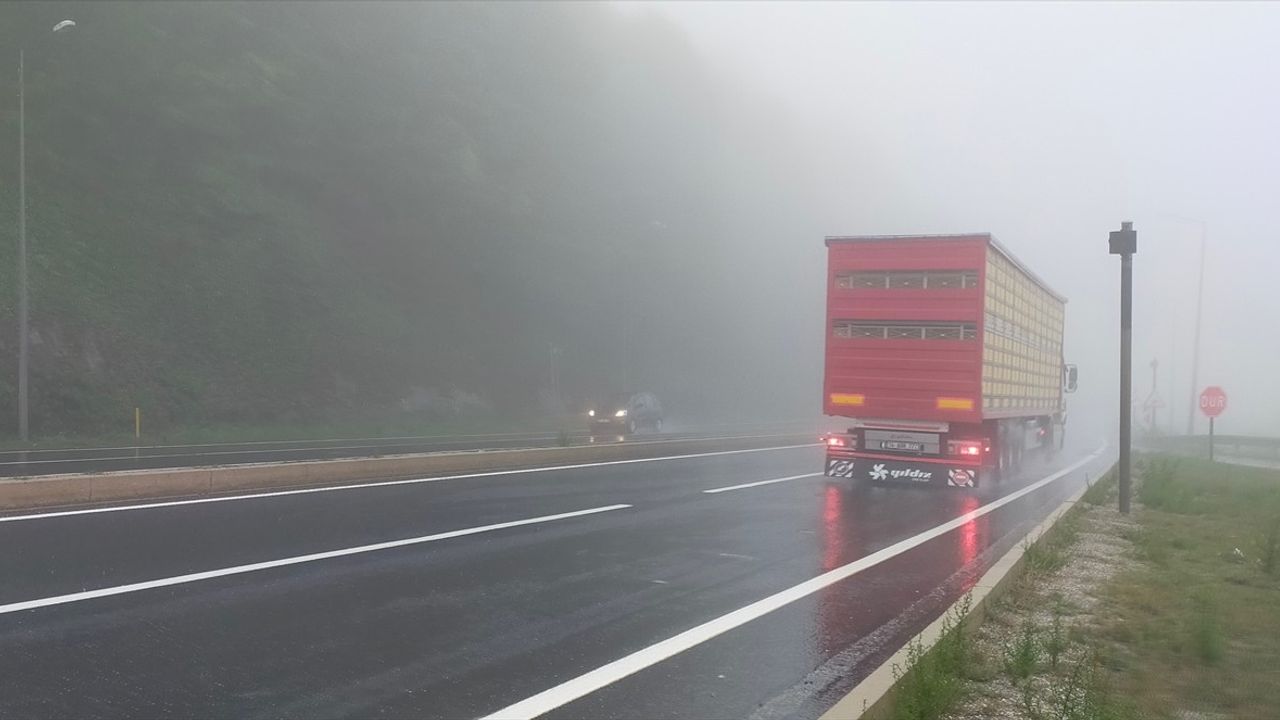 Bolu Dağı'nda Sis ve Sağanak Ulaşımı Etkiliyor