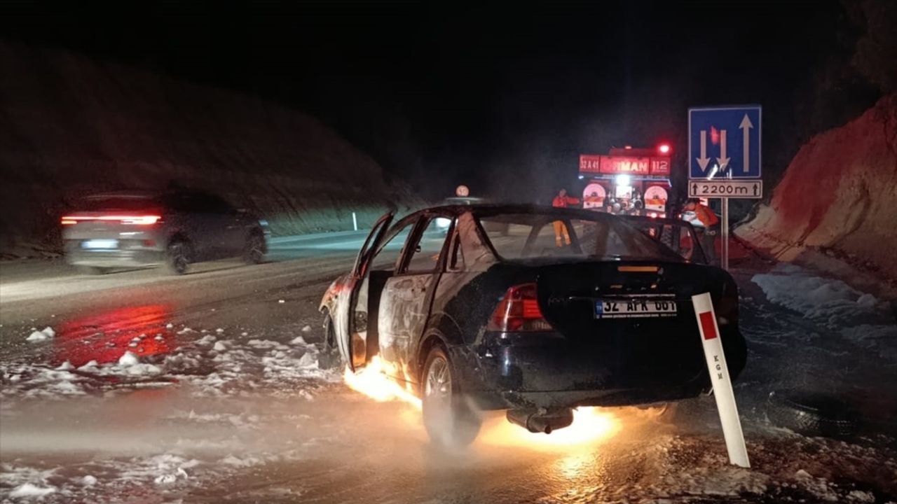 Bucak'ta Yangın: Otomobil Kullanılamaz Hale Geldi